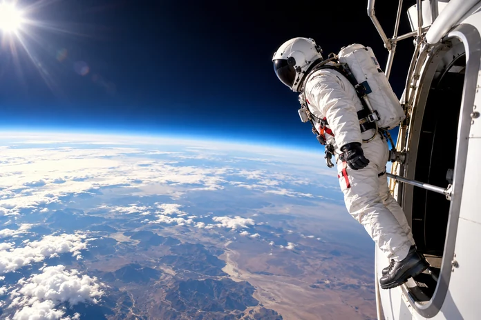 Çılgın sporcu Felix Baumgartner 39 bin metreden dünyaya atladı